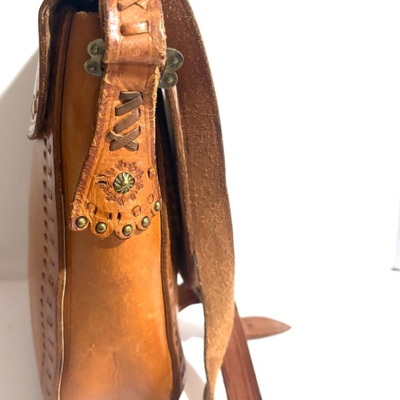 Vintage Handcrafted brown Leather Crossbody Bag - Picture 4 of 10